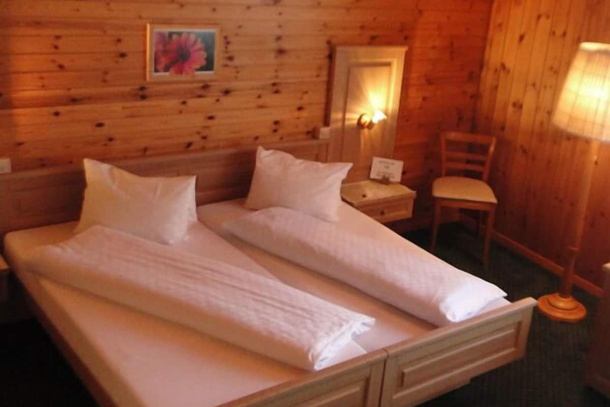 soundproofing, free wifi, bed sheets