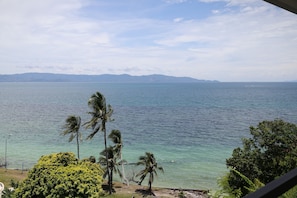Grand Deluxe Sea View | 迷你吧、客房內保險箱、書桌、遮光布/窗簾