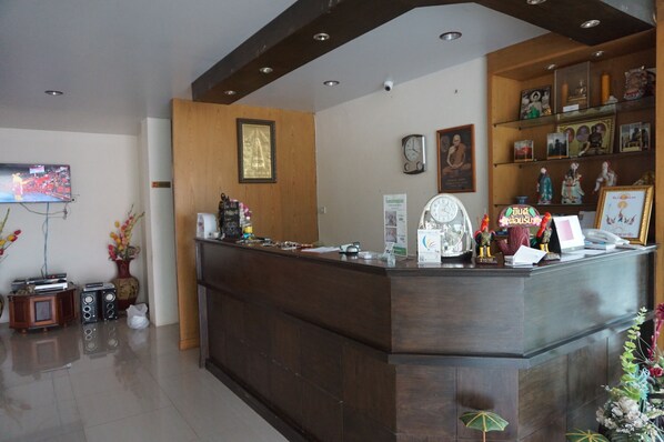 Reception - Pornnarumirt Hotel (That Phanom)