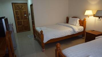 Standard Triple Room | Desk, free WiFi