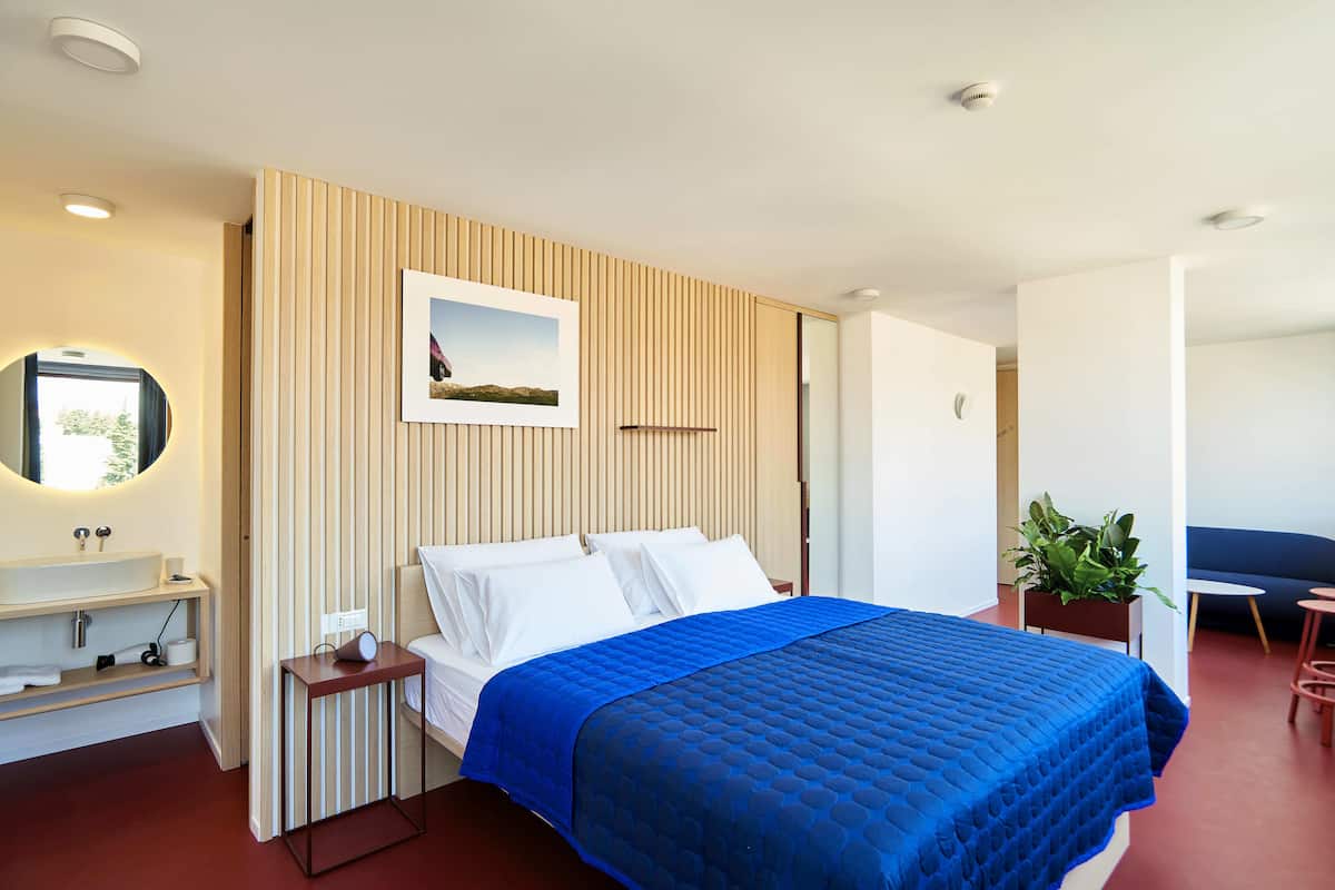 Minibar, in-room safe, desk, soundproofing