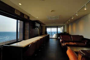 Lobby sitting area - Hotel Isaba (Numazu)