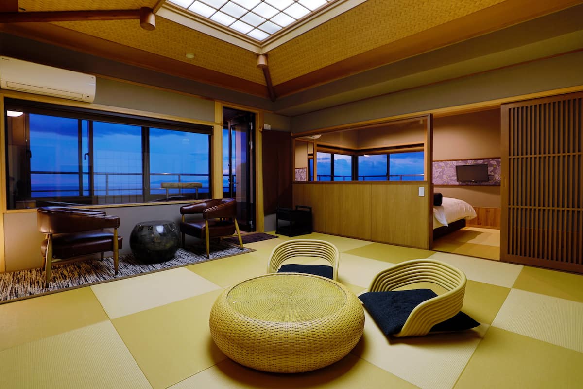 Deluxe Suite, 1 Bedroom, Private Bathroom, Ocean View