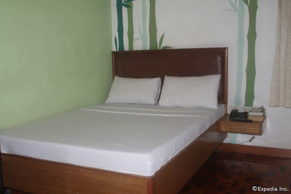 Habitación doble estándar (Queen) | Escritorio, insonorización, wifi gratis y ropa de cama