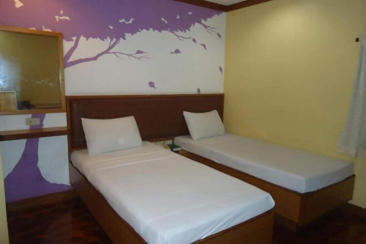Escritorio, insonorización, wifi gratis y ropa de cama