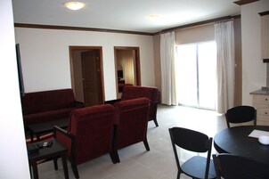 Club Suite, 2 Bedrooms, Accessible, Smoking | 1 bedroom, minibar, in-room safe, desk