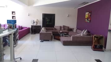 Kawasan tempat duduk lobi