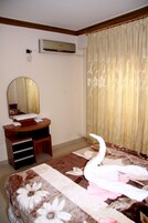 Deluxe Suite, 2 Bedrooms, Accessible, Smoking | 1 bedroom, minibar, in-room safe, desk
