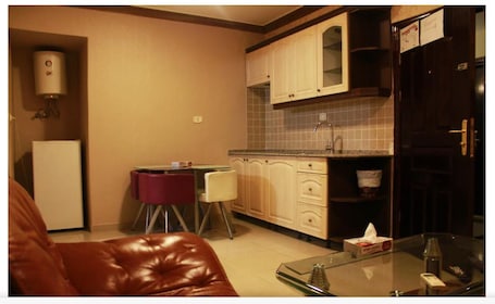 Refrigerador, horno, placa de cocina, cafetera/tetera