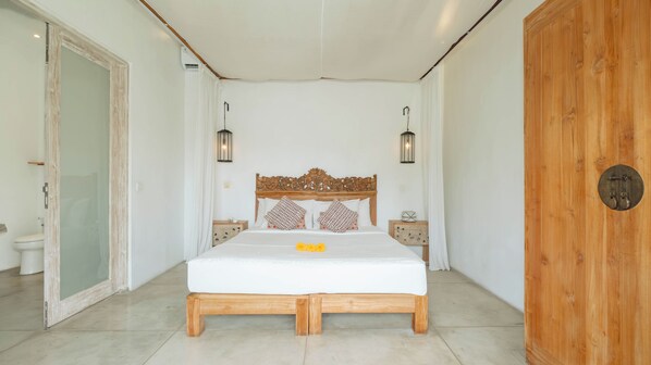 5 bedrooms, premium bedding, in-room safe, free WiFi