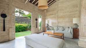 Villa Familiale, 5 chambres (3 King & 4 Single Beds) | Salle de séjour | Télévision LED, lecteur de DVD