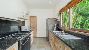Family Villa, 5 Bedrooms (3 King & 4 Single Beds) | Private kitchen | Fridge, microwave, oven, stovetop