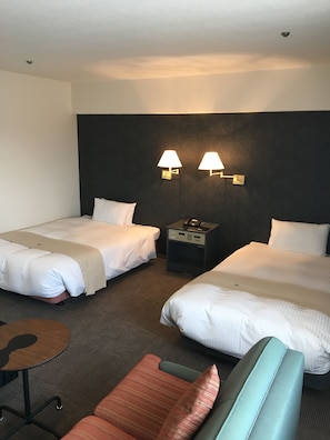 Deluxe-Zweibettzimmer, Nichtraucher | Daunenbettdecken, Schreibtisch, Bügeleisen/Bügelbrett, kostenloses WLAN