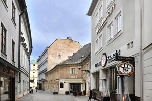 Front of property - APLEND CITY Hotel Perugia (Bratislava)