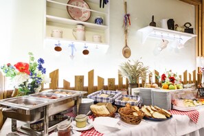 Free buffet breakfast - APLEND CITY Hotel Perugia (Bratislava)