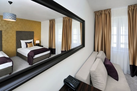 Deluxe Double Room | In-room safe, desk, soundproofing, cribs/infant beds