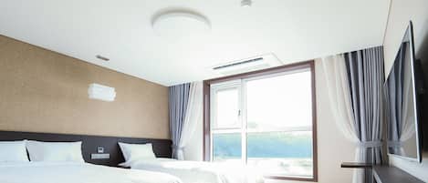 Minibar, cortinas blackout, sistema de insonorización y wifi gratis