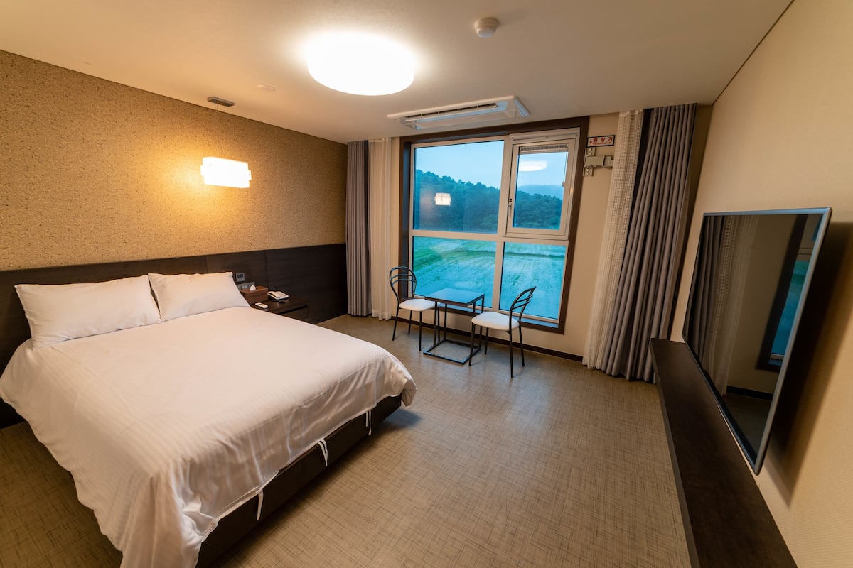 Kamar Double Premium, 1 Tempat Tidur Double | Minibar, tirai kedap cahaya, kedap suara, dan Wi-Fi gratis