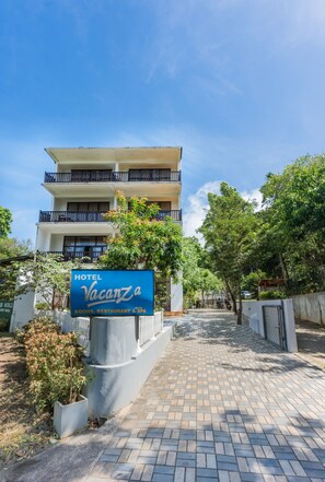 Front of property - Hotel Vacanza (Mirissa)