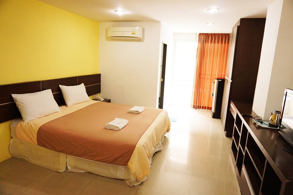 In-room safe, desk, blackout curtains, rollaway beds