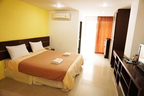 Standard Room  | In-room safe, desk, blackout curtains, rollaway beds - Diamond Bangkok Apartment (Bangkok)