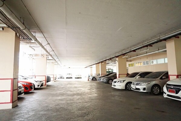 Parking - Diamond Bangkok Apartment (Bangkok)