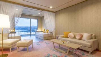 In-room safe, desk, free WiFi, bed sheets
