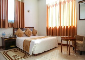 Deluxe Double Room | Minibar, in-room safe, individually decorated, desk - Hotel De Mag (Dar es Salaam)
