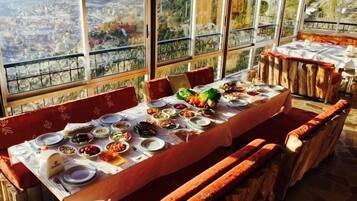 3 restaurants, breakfast, lunch, dinner served; international cuisine