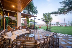 Khu ẩm thực ngoài trời