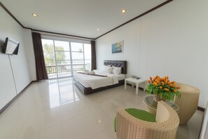 高级双人房 | 办公桌、折叠床/加床（额外收费）、免费 WiFi