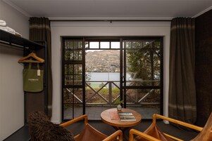 Soundproofing, free WiFi, bed sheets