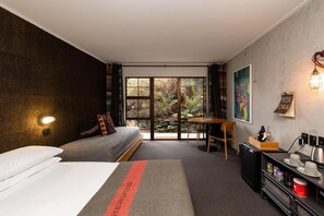 LODGE QUEEN TRIPLE | 1 bedroom, soundproofing, free WiFi, bed sheets