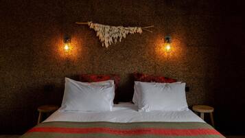 STANDARD KING ROOM WITH MOUNTAIN VIEW