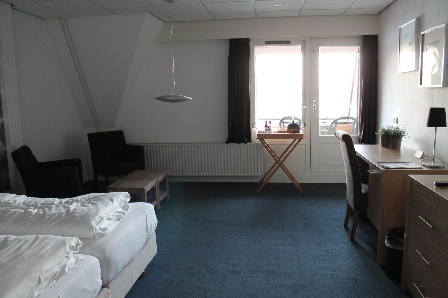 in-room safe, desk, free wifi