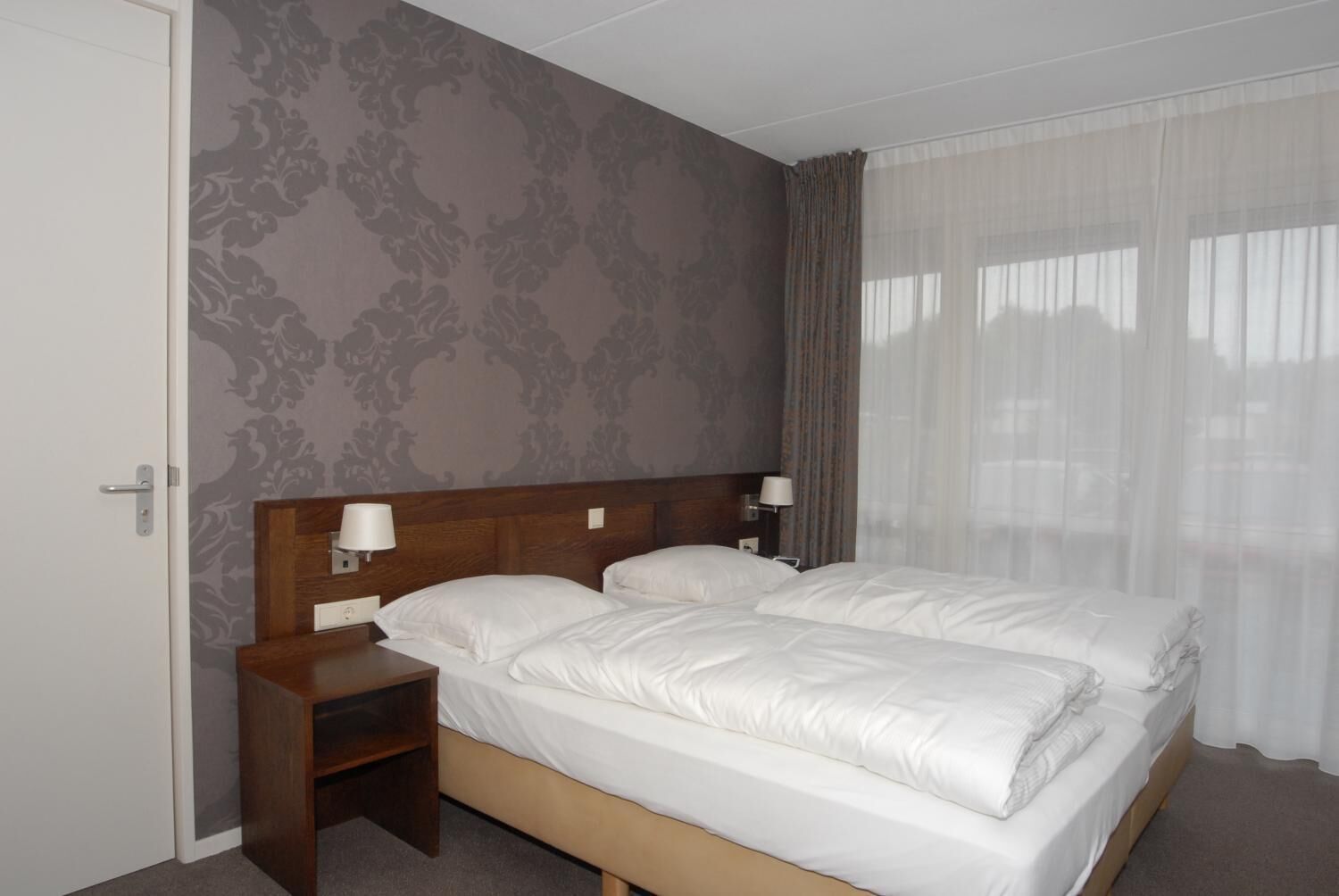 in-room safe, desk, free wifi