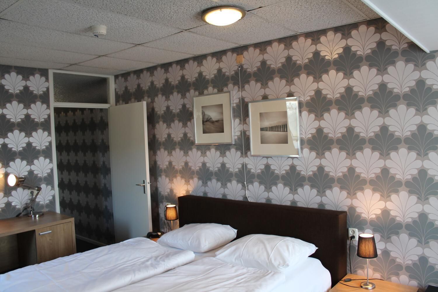 in-room safe, desk, free wifi