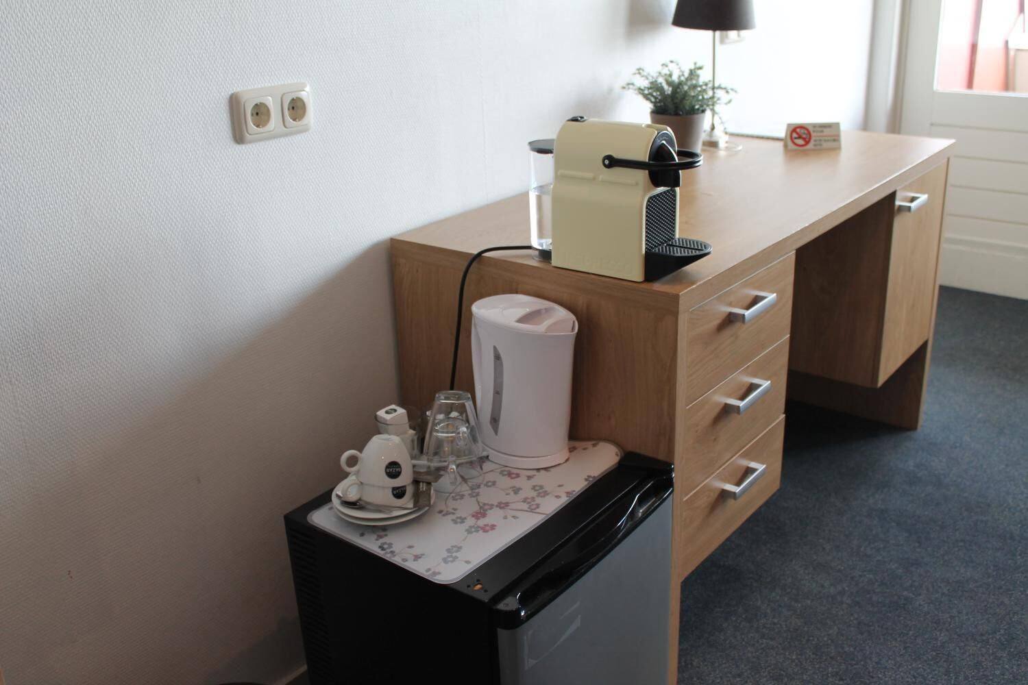 in-room safe, desk, free wifi