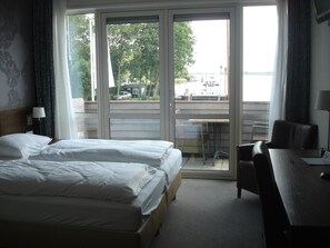 In-room safe, desk, free WiFi - Hotel Restaurant Ie-Sicht (Oudega)