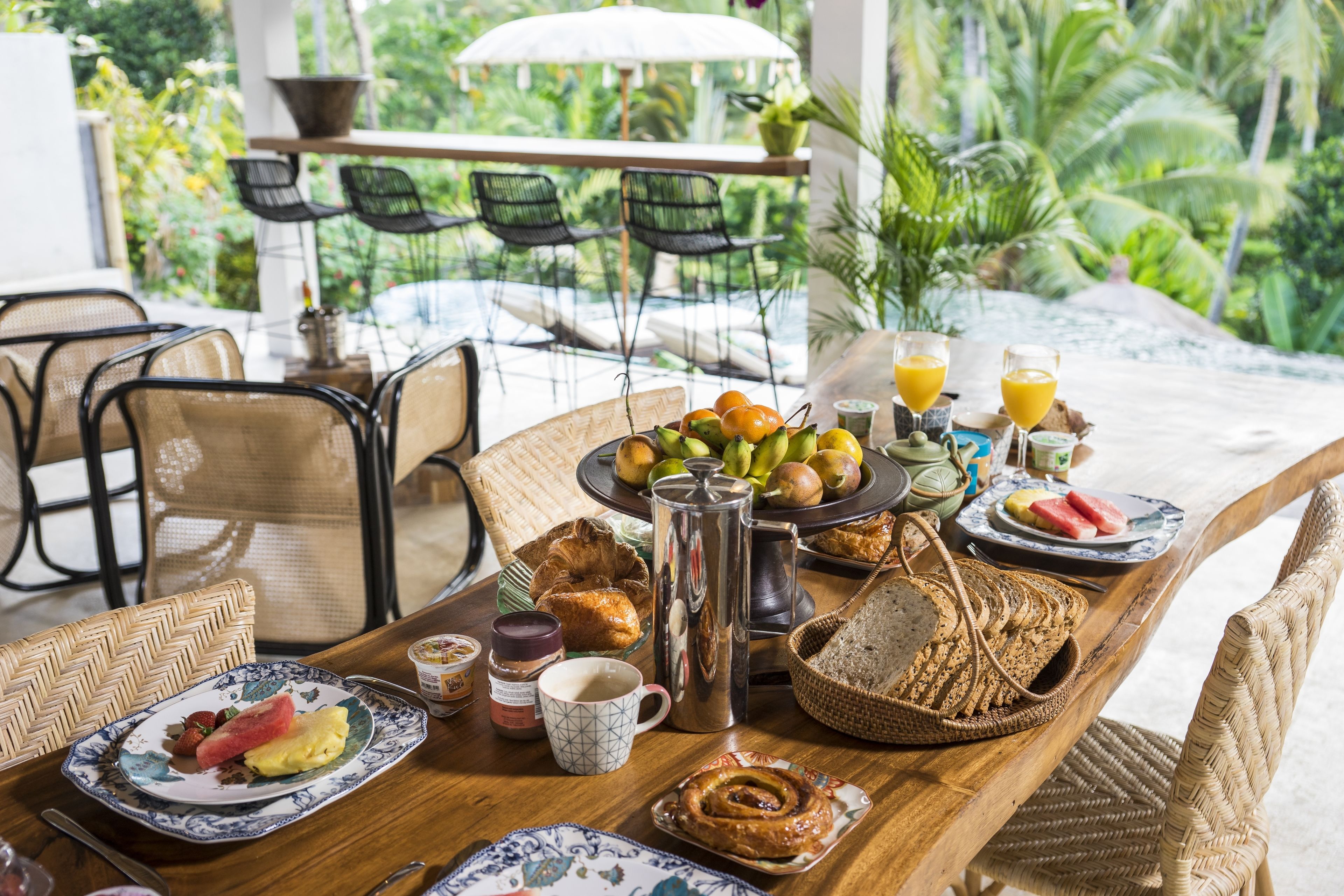 free daily cooked-to-order breakfast