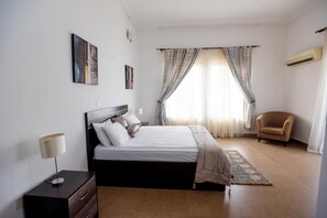 3 bedrooms, premium bedding, in-room safe, desk