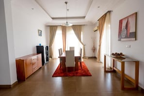 3 bedrooms, premium bedding, in-room safe, desk