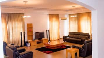 Flat-screen TV, pay films