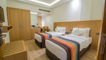 Business Double Room, 1 Bedroom | Minibar, in-room safe, desk, soundproofing