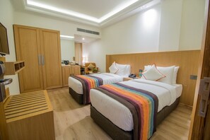 ห้องบิสซิเนสดับเบิ ล, 1 ห้องนอน | มินิบาร์, ตู้นิรภัยในห้องพัก, โต๊ะทำงาน, ห้องเก็บเสียง
