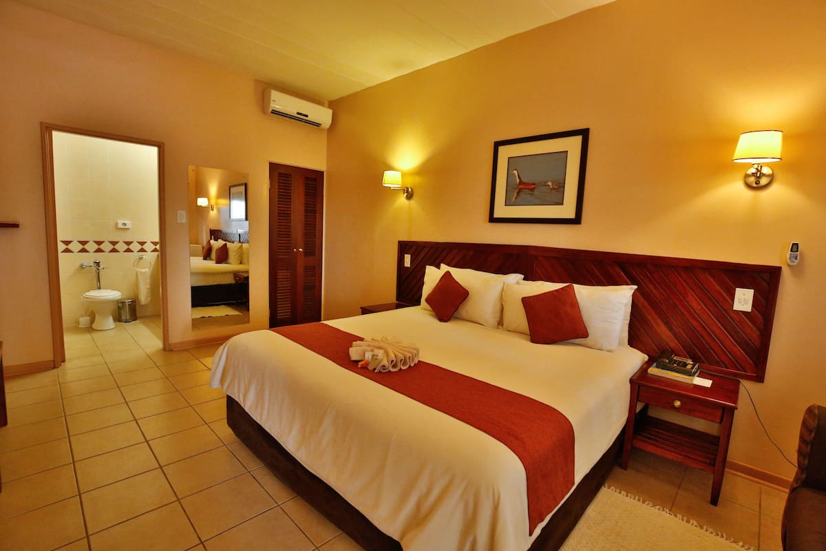 Executive Room | In-room safe, desk, soundproofing, iron/ironing board (on request)