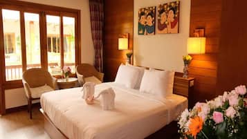 Minibar, in-room safe, desk, free WiFi