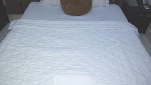 Minibar, desk, blackout curtains, free WiFi - Nhu Phuc Hotel (Ho Chi Minh City)