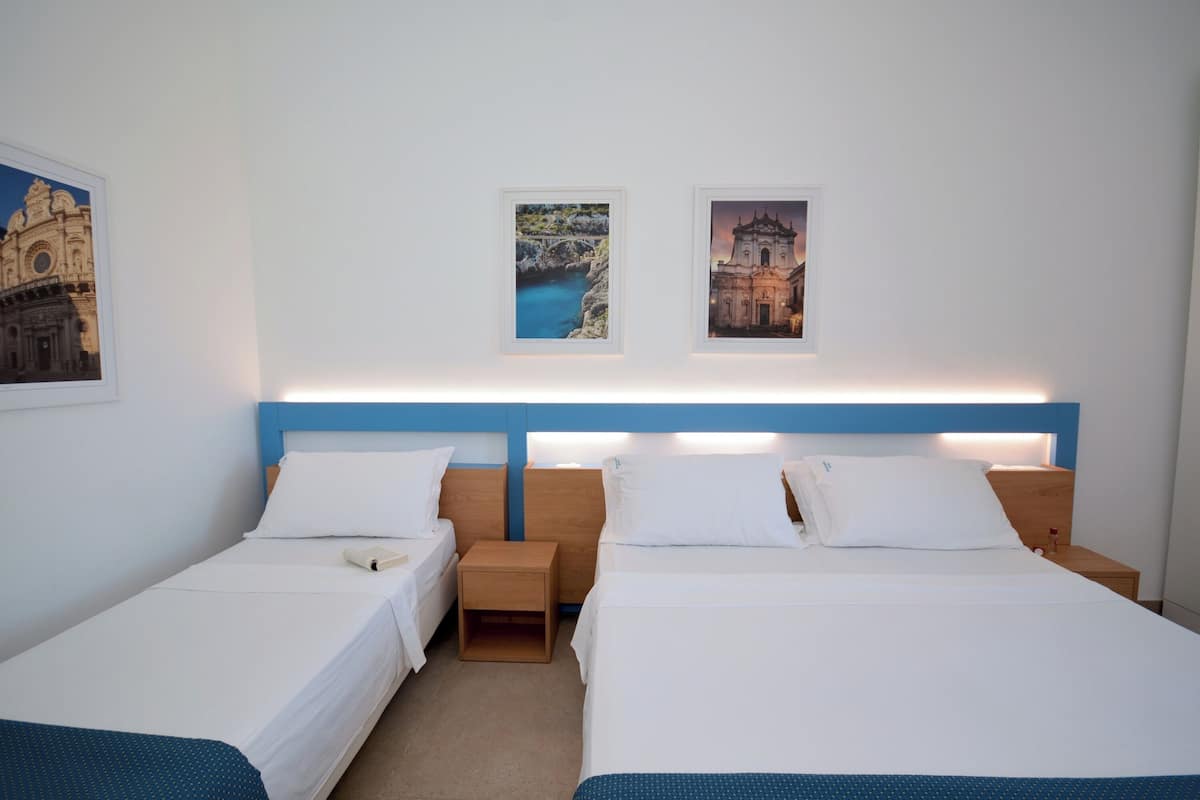 Standard-Dreibettzimmer | Schreibtisch, Verdunkelungsvorhänge, schallisolierte Zimmer