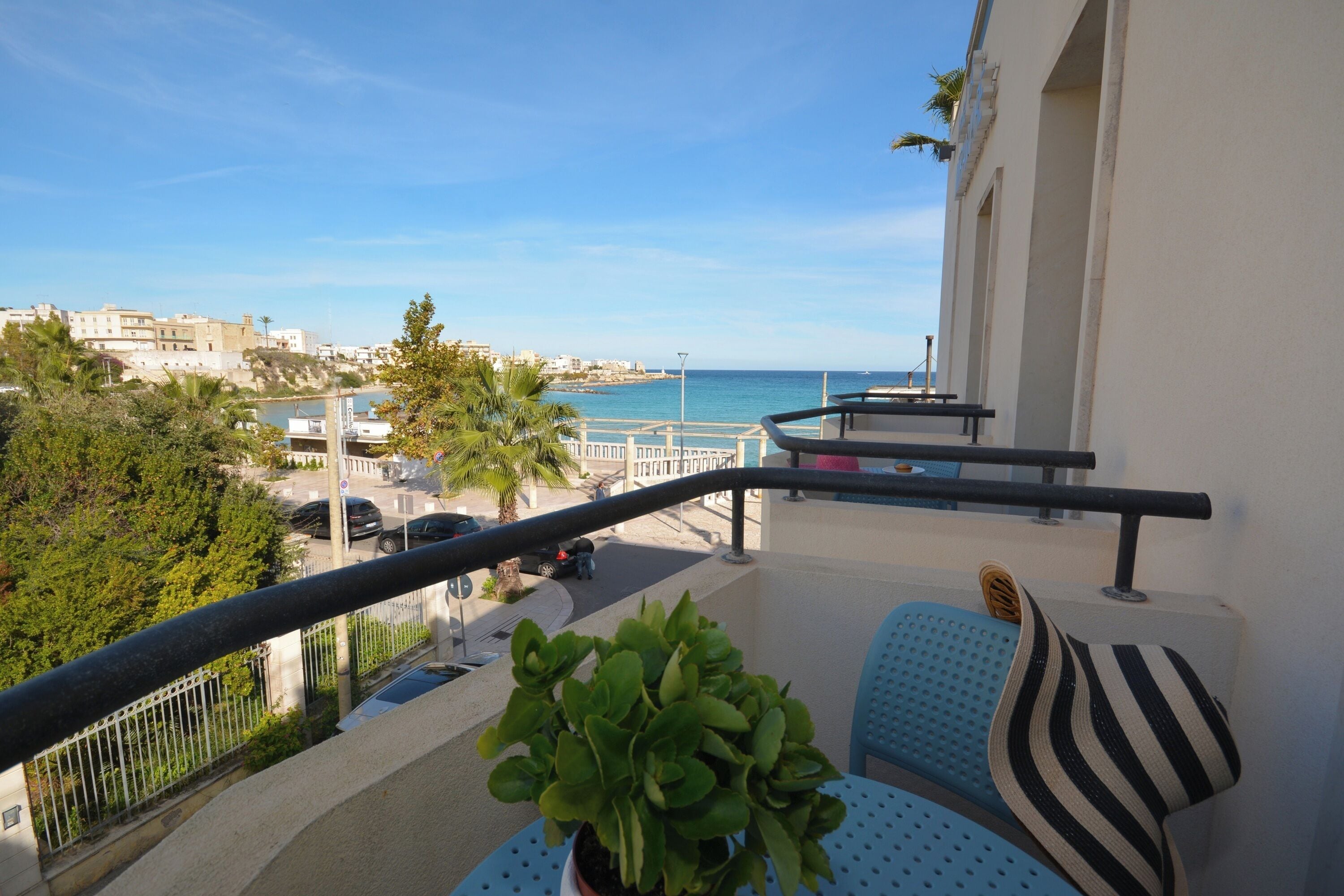 Camera tripla, balcone, vista mare parziale | Balcone
